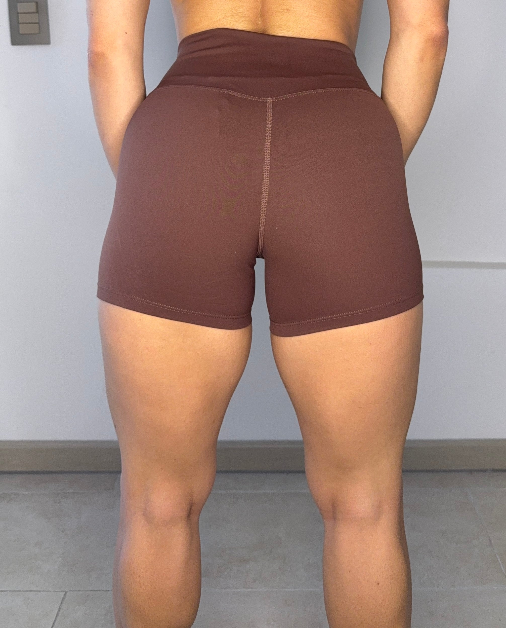 Calzas cortas lisas disponibles en 3 colores $10.990