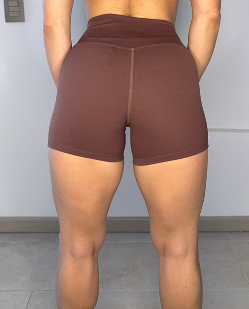 Calzas cortas lisas disponibles en 3 colores $10.990